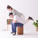 Foldable Kraft Paper Chair – Features a Modern and Elegant Design, Equipped with a Comfortable Cushion, Lightweight, Portable, and Ideal for Small Spaces