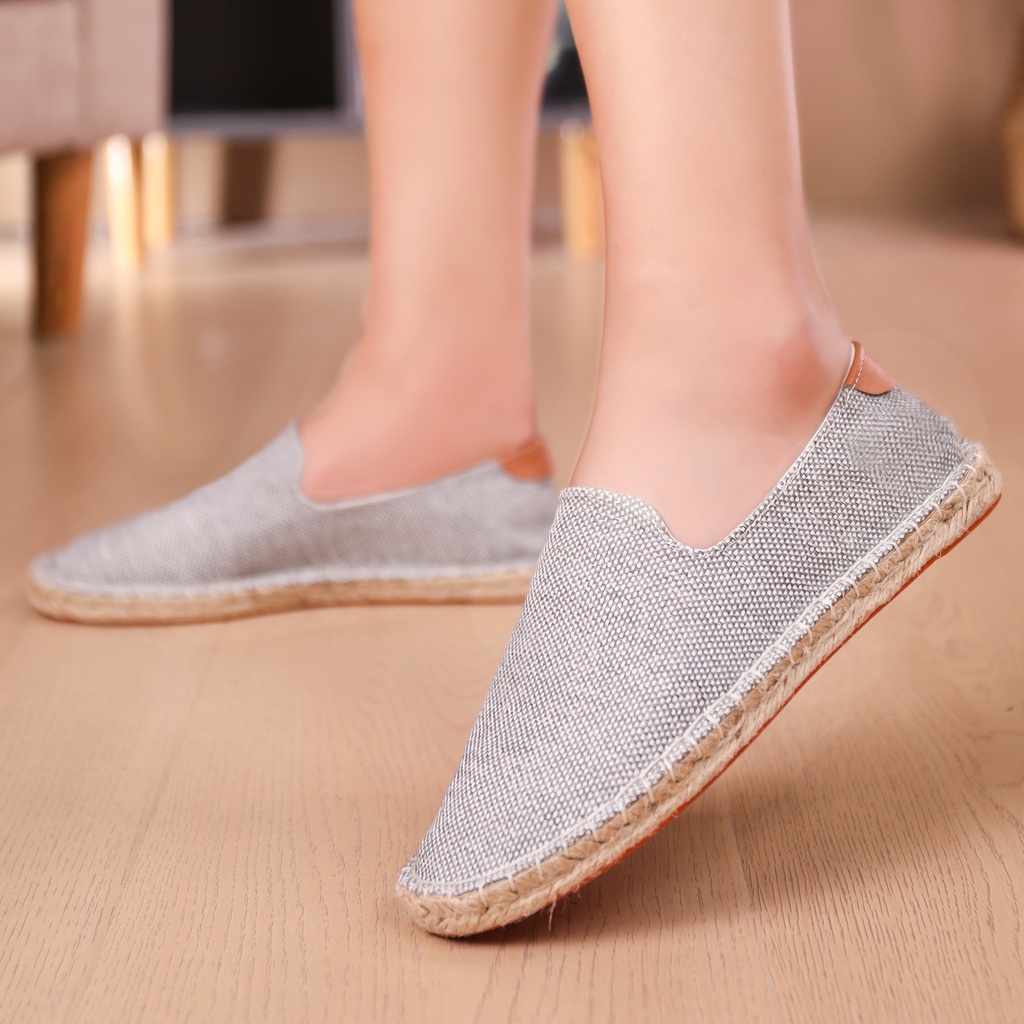 Men’s casual fabric shoes that are sweat‑absorbing, breathable, and easy to slip on