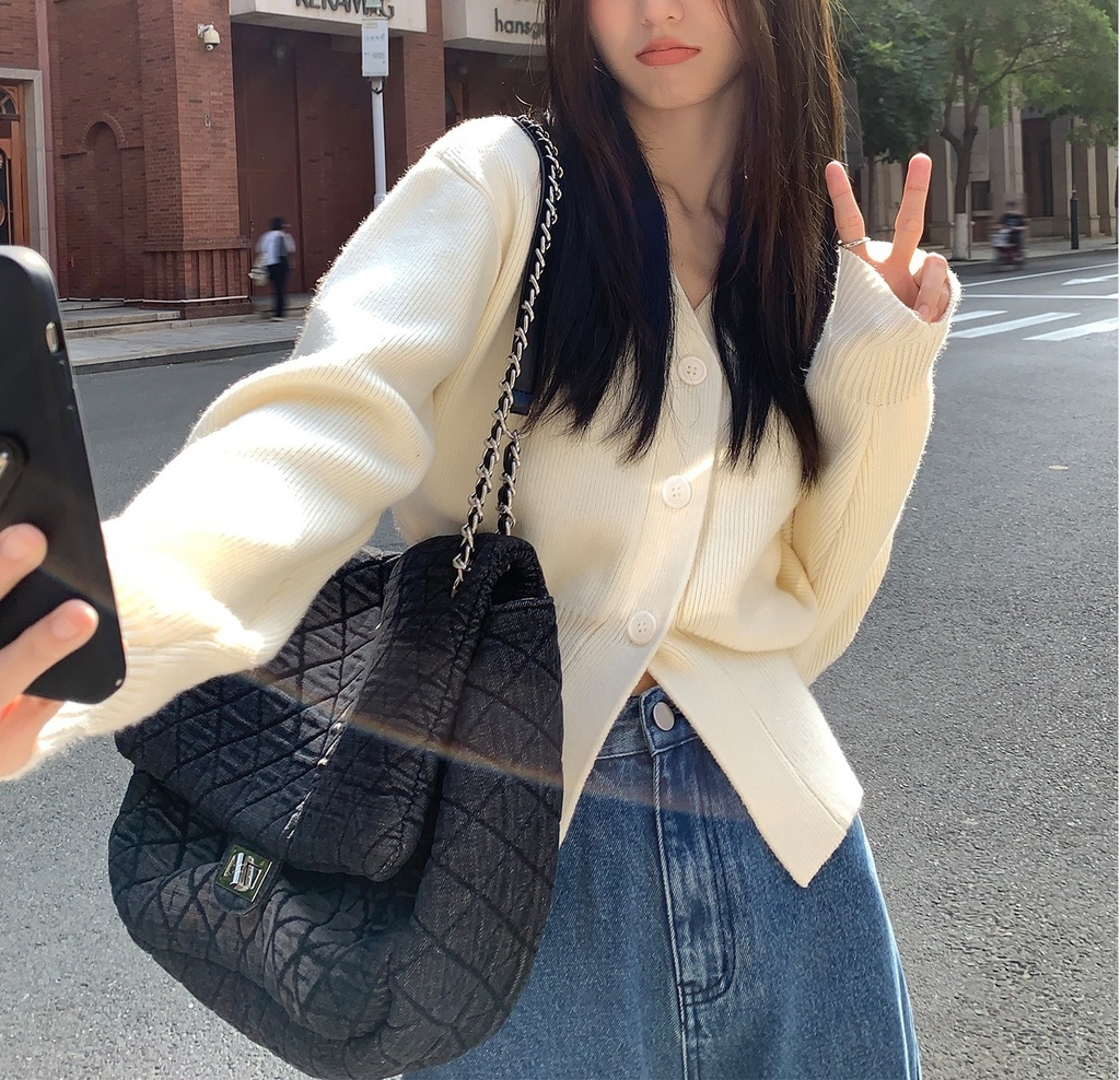 d6e000b3-0ea5-42c0-9bed-0c3283be820b.jpg