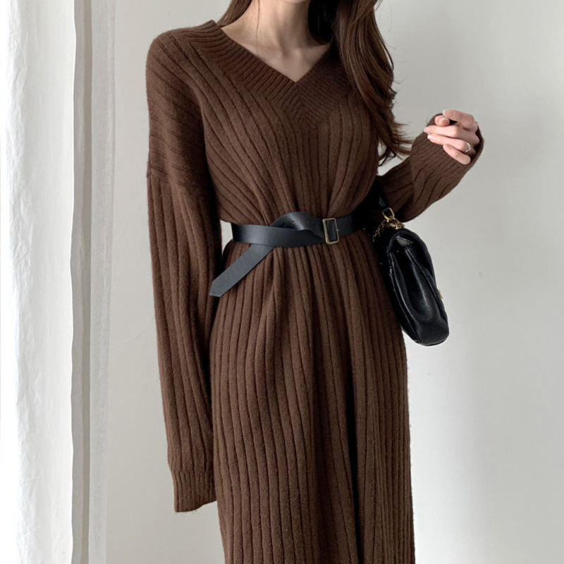 Simple knitted v-neck dress