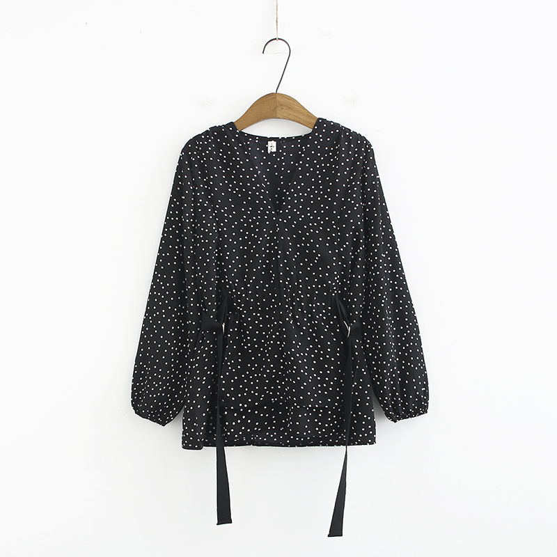 V-neck polka dot streamer long sleeve shirt