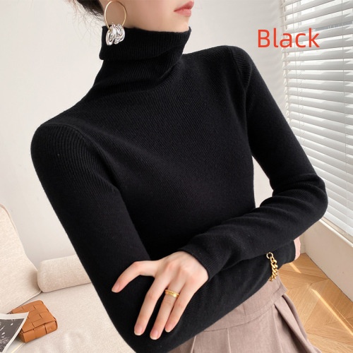 كنزة داخلية نسائية محبوكة بتصميم أساسي.
