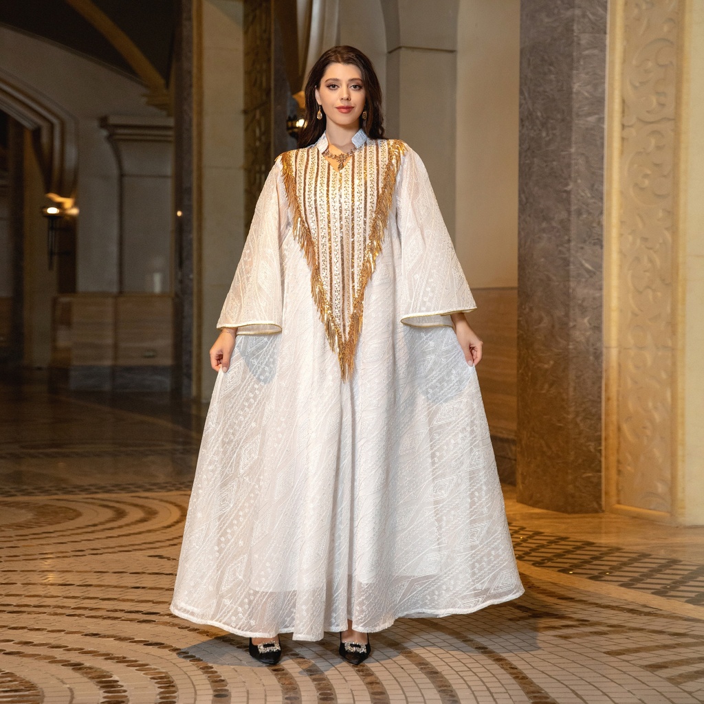 An evening dress embroidered with an elegant and beautiful style.