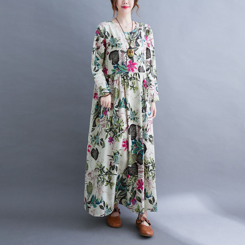  A plus-size dress with elegant prints and long sleeves.