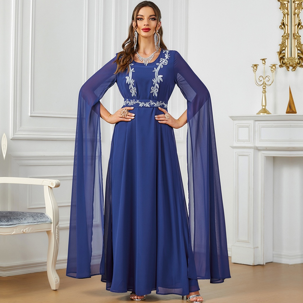 Wide Islamic Abaya Dress with a Solid Color and Elegant Long Sleeve Design
