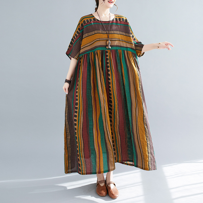 A loose and oversized dress with an elegant design, featuring printed stripes and short sleeves.