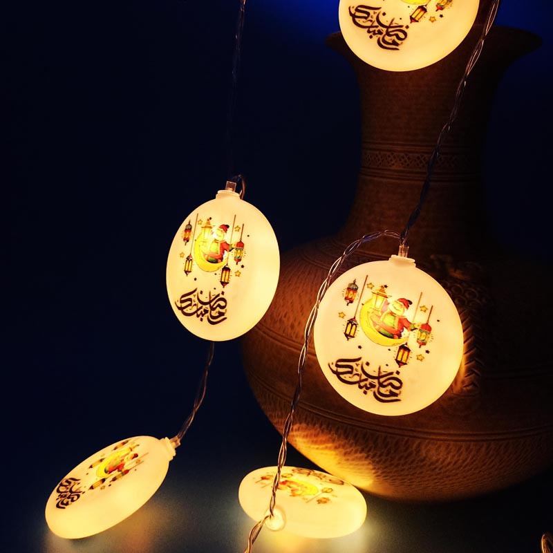 أضف أجواء رمضان الدافئة مع سلسلة إضاءة مستوحاة من تصاميم القمر والقلعة التقليدية