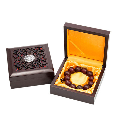 Elegant and luxurious wooden jewelry box for storing jewelry and precious valuables in a refined and sophisticated style