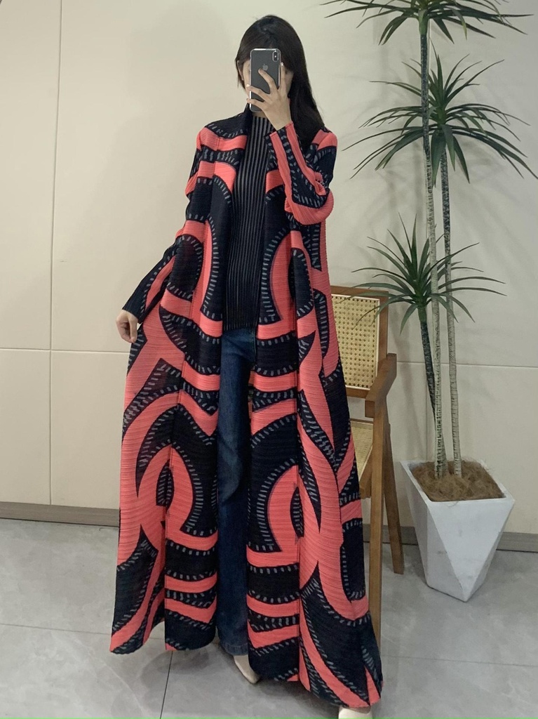 Elegant loose robe with a stylish pleated print and lace-up design, perfect for all occasions