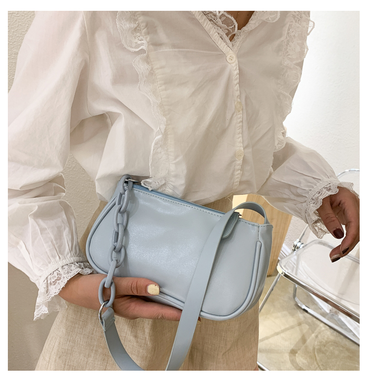 Women's shoulder bag with a modern and elegant design