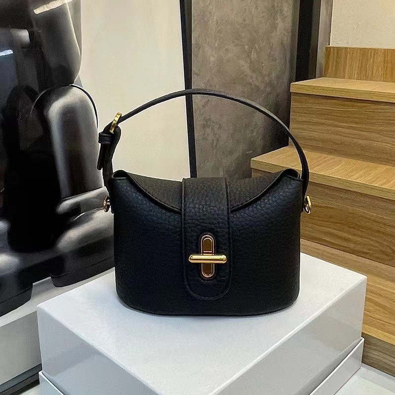 A bag with a modern and casual design, perfect for a daily look