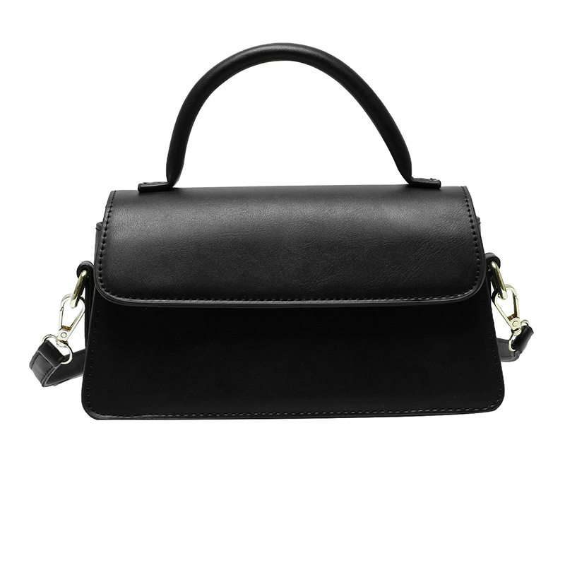 A small bag with an elegant square design, ideal for wearing on the shoulder, that adds a luxurious modern touch to your look