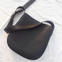 Spacious and Practical Bag with an Elegant Design – Perfect for Shoulder or Crossbody Wear