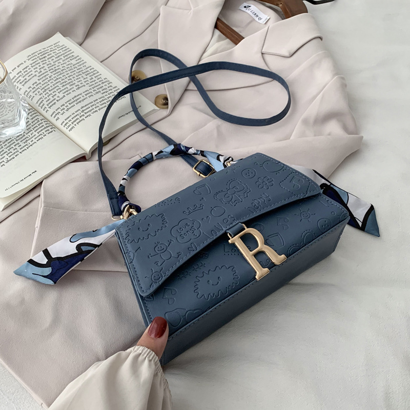 An elegant and comfortable women's bag, designed to be worn over the shoulder, featuring a modern design and practical style suitable for all occasions
