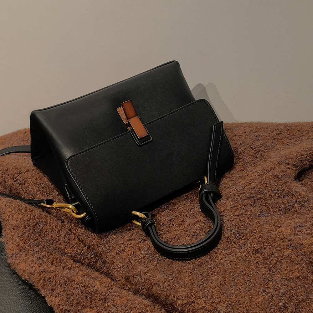 Women's Large Shoulder Bag with Textured Peach Wood Design in European Style