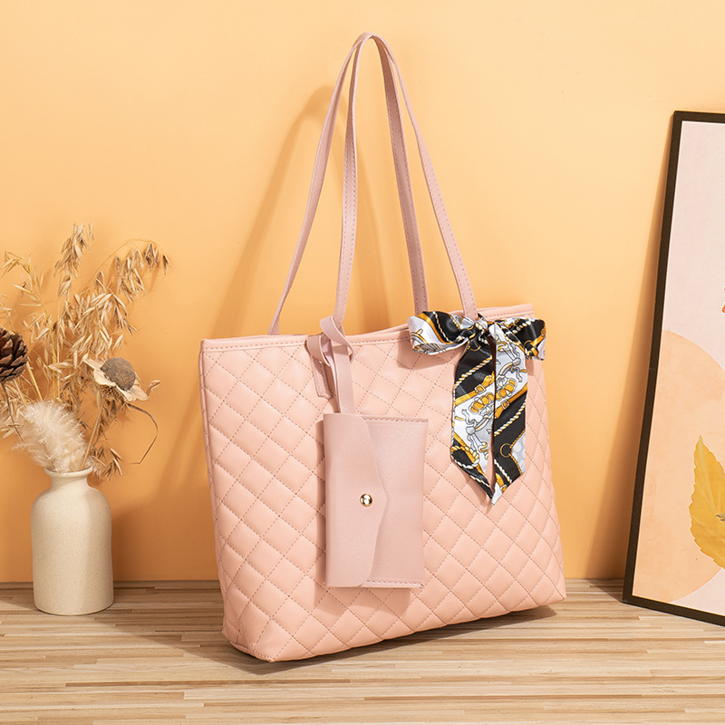 Large Capacity Women's Tote Bag with Elegant Diamond Plaid Design, Portable Style