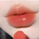 Shimmer lipstick with a natural finish