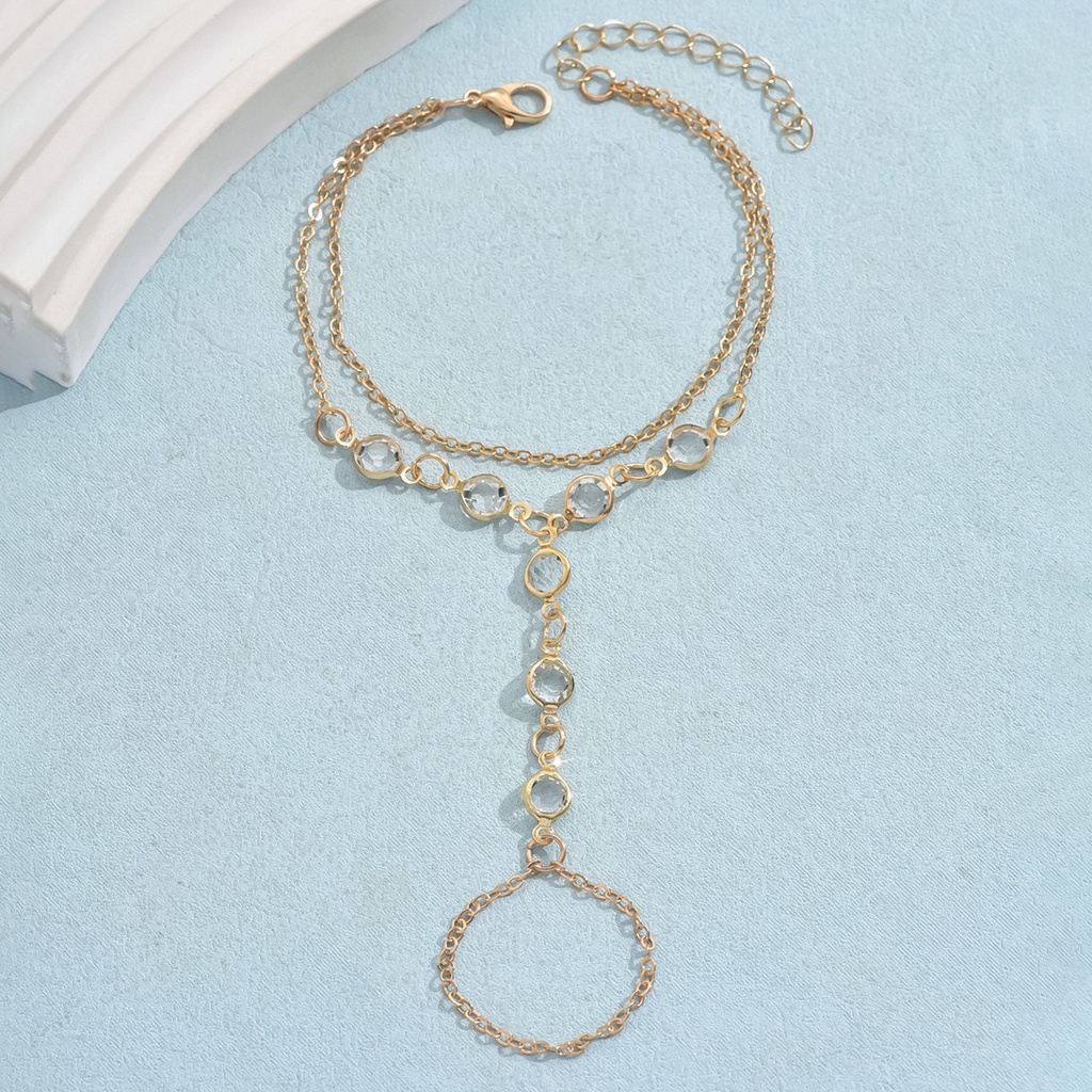 Elegant Bracelet – A Luxurious Crystal-Adorned Mitten-Style Design, A Trendy Jewelry Piece