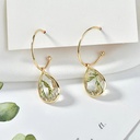 Earrings with a beautiful water drop design, adorned with real leaves and framed in copper, for a unique and distinctive look