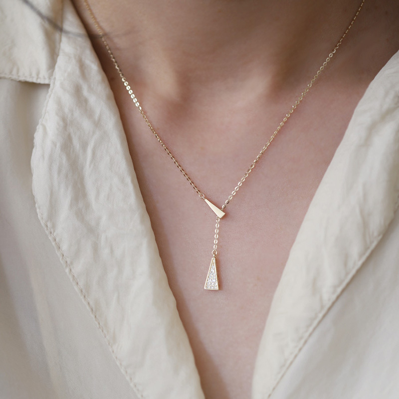 A trendy adjustable necklace, designed to enhance any look and add an elegant touch to your style