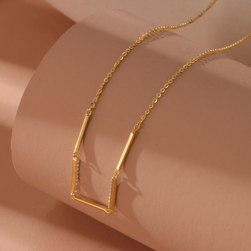 Sterling Silver Necklace with an Elegant and Attractive Design