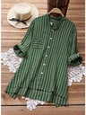 Loose-fit shirt with an elegant and practical design for a comfortable and modern look