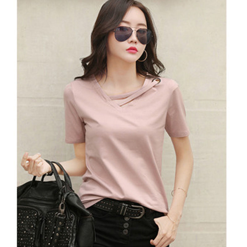 Women's Casual Blouse with a V-Neckline and a Modern Loose Fit Design