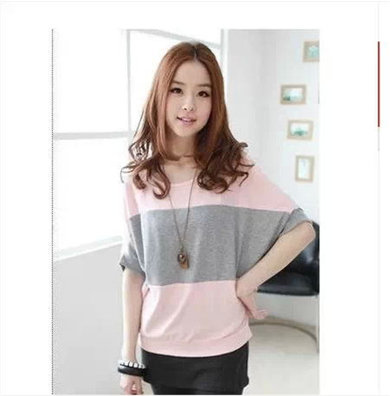 Loose-Fit Blouse with a Modern and Stylish Casual Design
