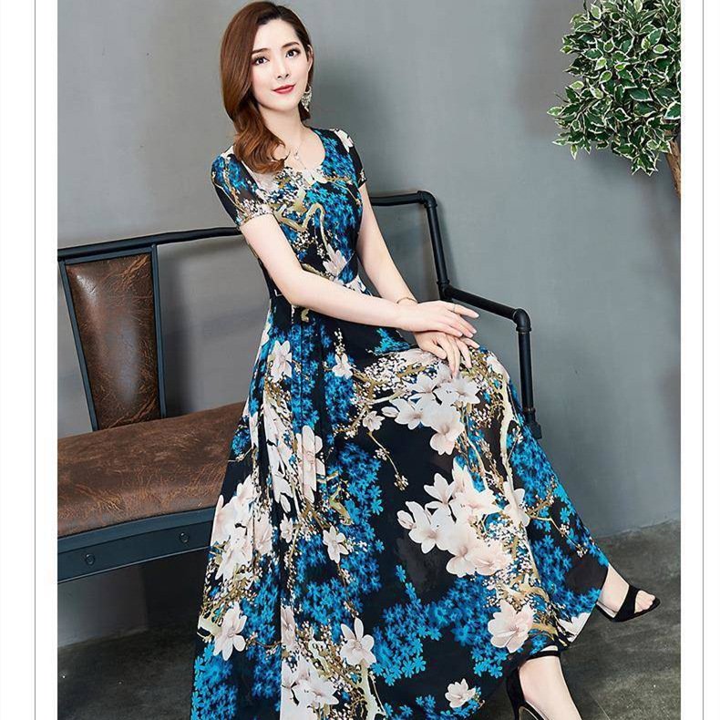 Elegant Women's Dress with a Modern Touch that Adds a Sparkle to Your Look