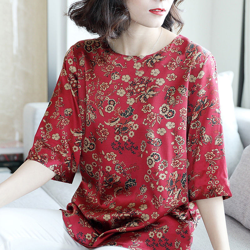 Women's Loose-Fit Summer Blouse with a Modern and Practical Design, Featuring Mid-Length Sleeves and a Round Neck