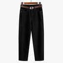Women's slim-fit cropped jeans with a comfortable waist – a modern and elegant design, perfect for your everyday look