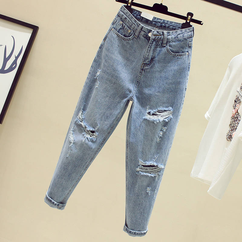 Women's wide-leg straight-cut jeans with a cropped nine-tenths length, featuring a modern and stylish design that adds a distinctive touch to your everyday look