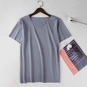 Stylish and practical men's lightweight shirt made from ice silk fabric, featuring short sleeves for ideal comfort and a modern everyday look