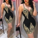 فستان أنثوي أنيق بتصميم رقبة على شكل V وحمّالات دانتيل، يضفي لمسة جذابة ومميزة لإطلالة راقية وجريئة