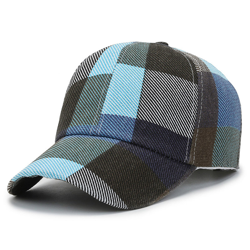 Plaid-Patterned Cap – Perfect for Outdoor Looks