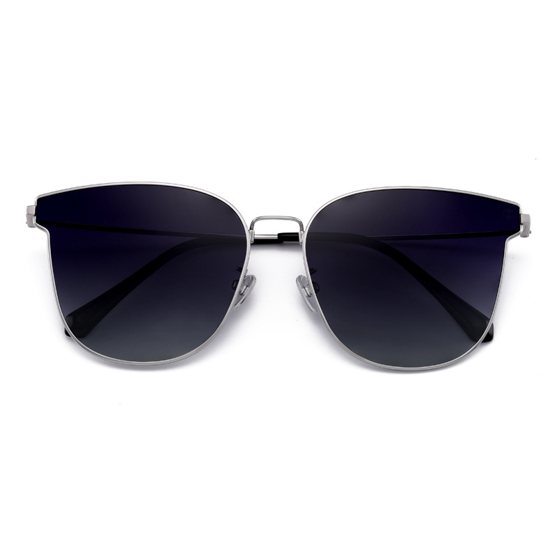 Stylish and modern women's sunglasses with effective UV protection