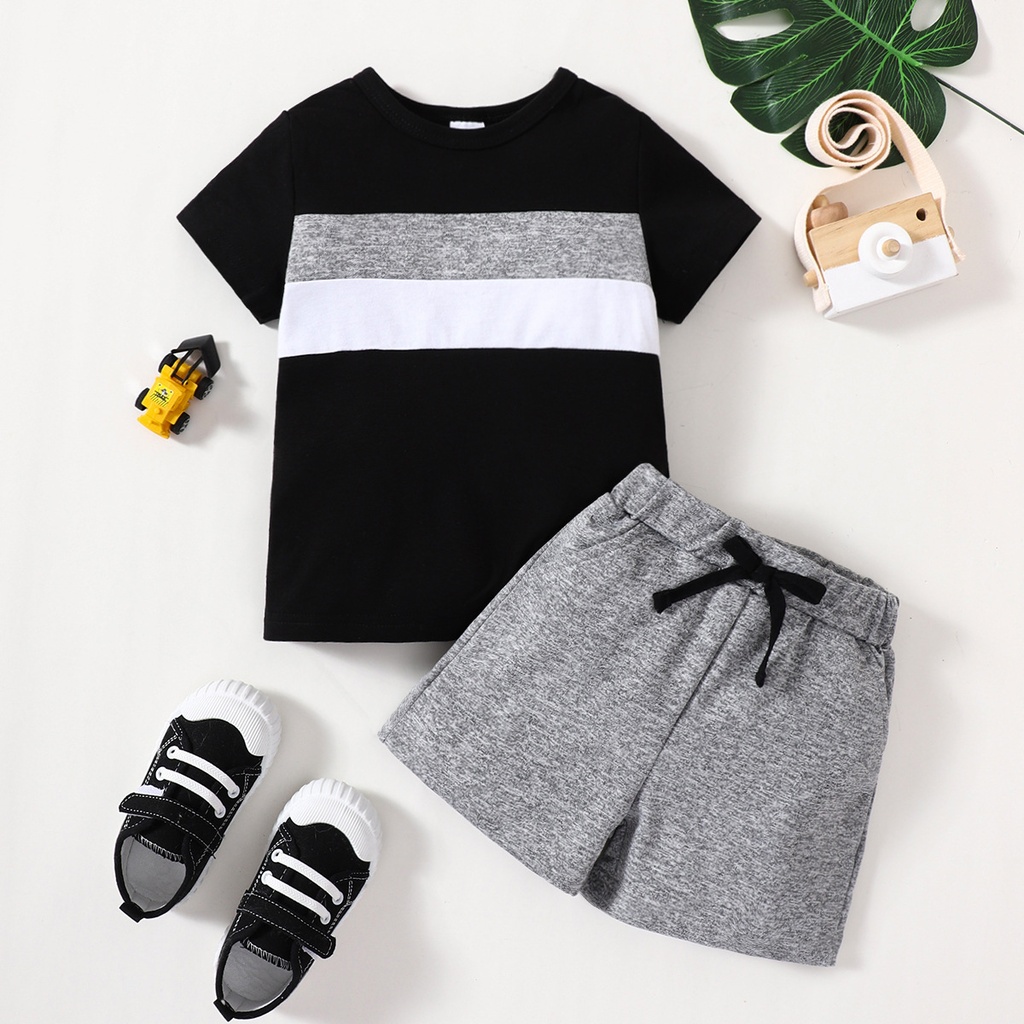 Stylish Summer Outfit for Kids – Short-Sleeve Crew Neck T-shirt with Color-Block Design and Comfortable Gray Shorts