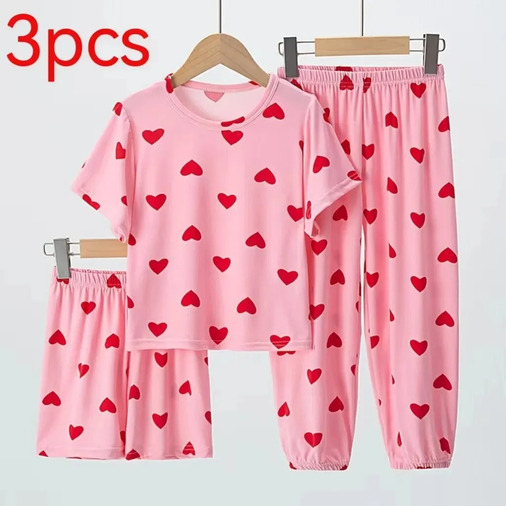 Girls' lightweight summer outfit – short-sleeve T-shirt paired with comfortable shorts