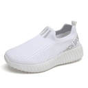 حذاء بناتي خفيف ومريح بملمس ناعم وتصميم يسمح بمرور الهواء