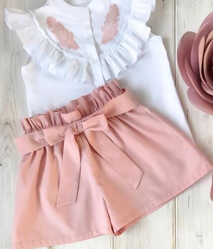 طقم بناتي مكوّن من قطعتين – بلوزة بدون أكمام بياقة على شكل أوراق اللوتس مع شورت أنيق