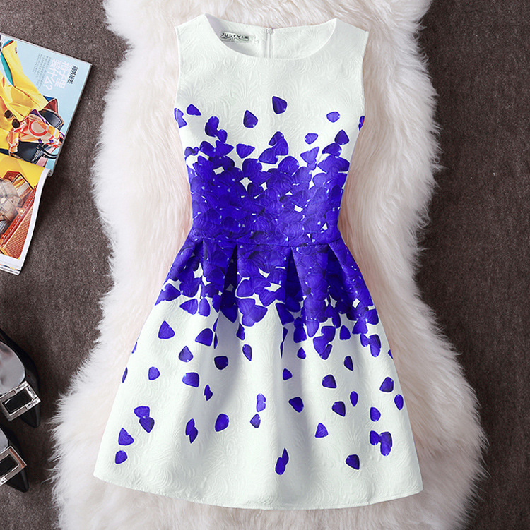 ndy sleeveless printed dress with a slim fit that highlights the feminine silhouette beautifully