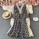 Long dress with puff sleeves and ruffle details, combining elegance and femininity for a soft and charming look