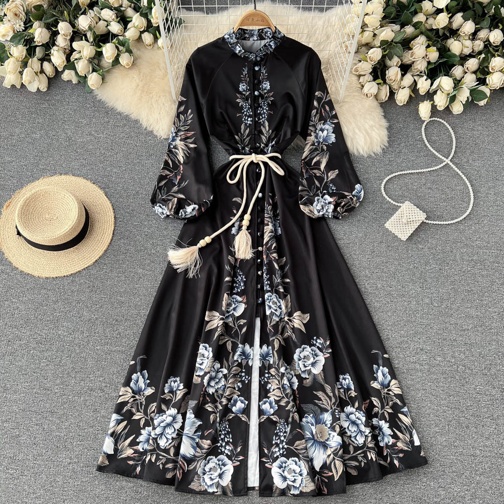 Elegant women's dress with a modern print and feminine details, featuring long sleeves, a waist-cinching cut that flatters the figure, and a wide skirt that adds a refined and charming touch to the look