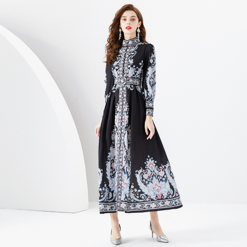 Long printed dress with elegant wavy edges, combining classic style with refined feminine charm