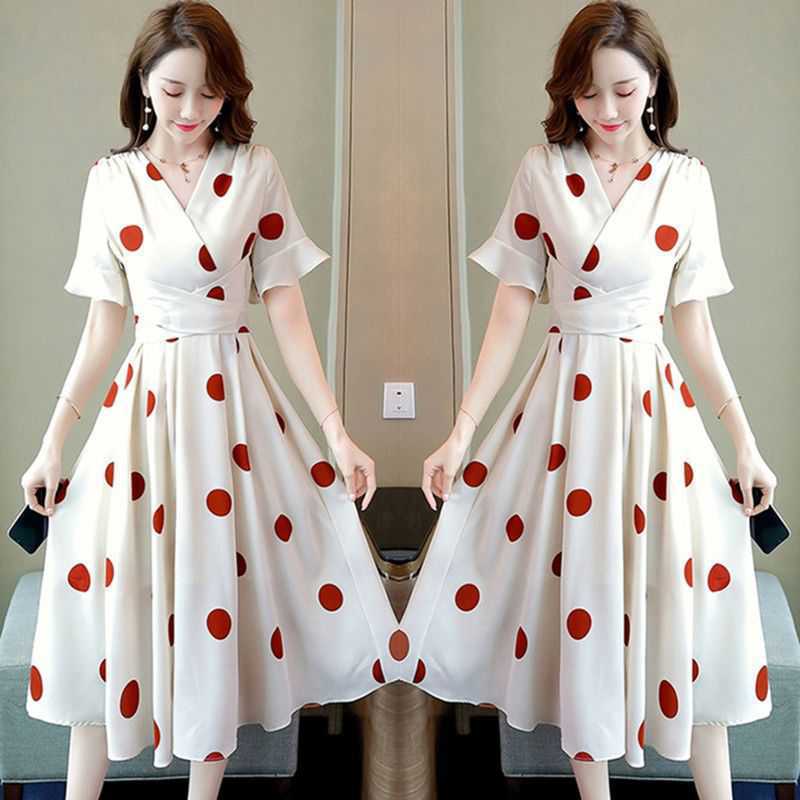 Mid-length polka dot dress featuring a waist tie that defines the figure and adds an elegant, streamlined look