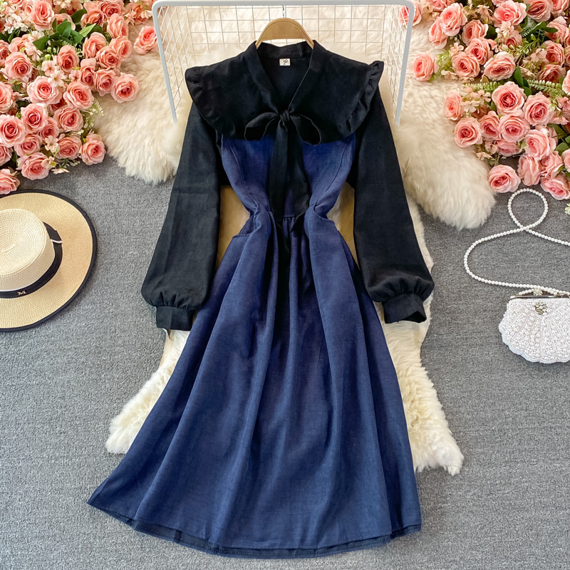 Mid-length dress with a high waist and slimming fit, featuring color-block design and butterfly details for a soft, feminine touch