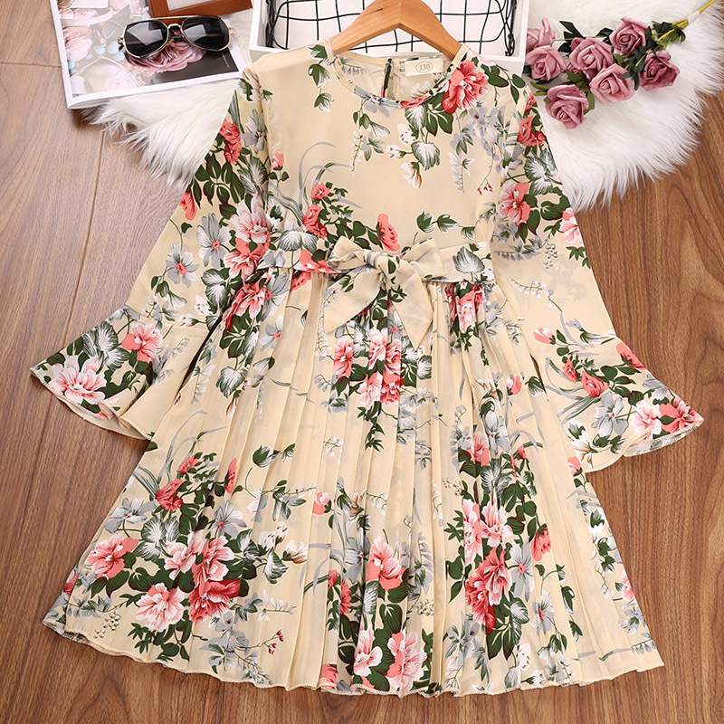 Elegant retro princess dress for girls with long sleeves, adding a unique and refined touch for a soft and charming look