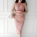 Elegant knitted dress with a slim fit that enhances the silhouette and offers a feminine, attractive look