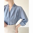 Elegant Women's Satin Blouse with V-Neck – A Soft Touch for a Distinctive Summer Look