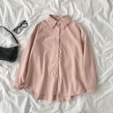 Elegant women's shirt with a loose fit and mid-length cut for a modern and comfortable look